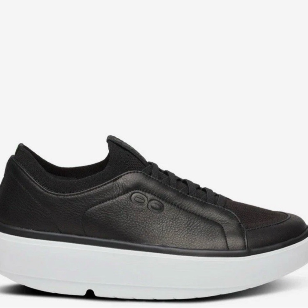 Men's Oofos OOmg+ Club Shoes Black/White Size 10 NWB Free Shipping 💎 - Picture 2 of 6